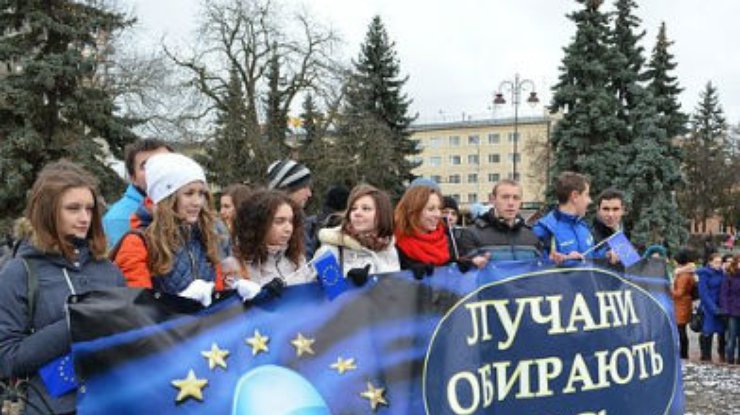 В Луцке формируют списки людей, которые отправятся на Евромайдан в Киев