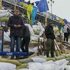На Майдане митингующие возвели пятиметровые баррикады
