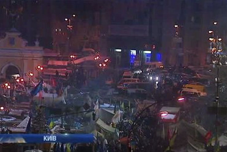 Активисты восстанавливают баррикады на Майдане