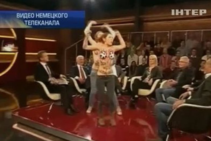 В Германии FEMEN сорвали эфир ток-шоу