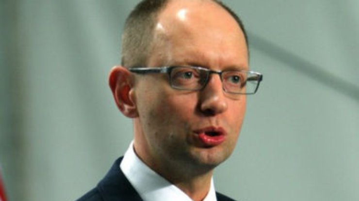 Яценюк считает довыборы сфальсифицированными и требует уголовного производства