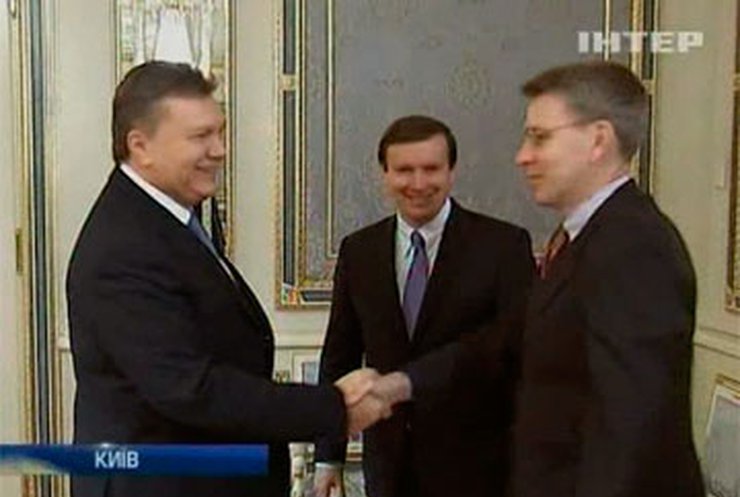 Янукович встретился с сенаторами США