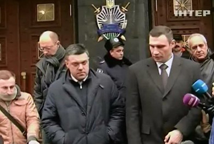 Яценюка, Тягибока и Кличко вызвали на допрос в ГПУ