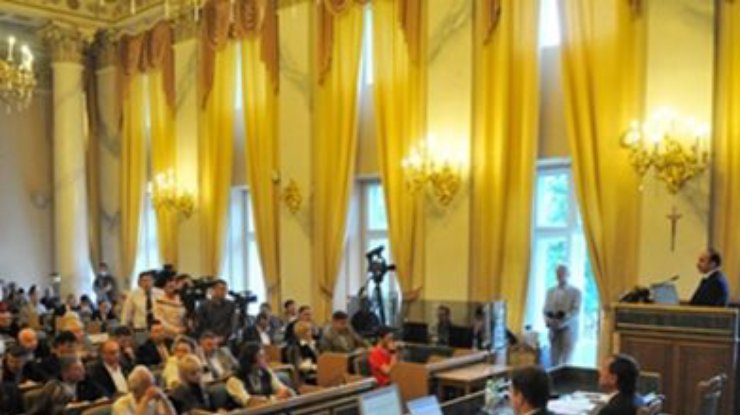 Суд запретил Львовскому облсовету обнародовать ряд решений от 17 декабря