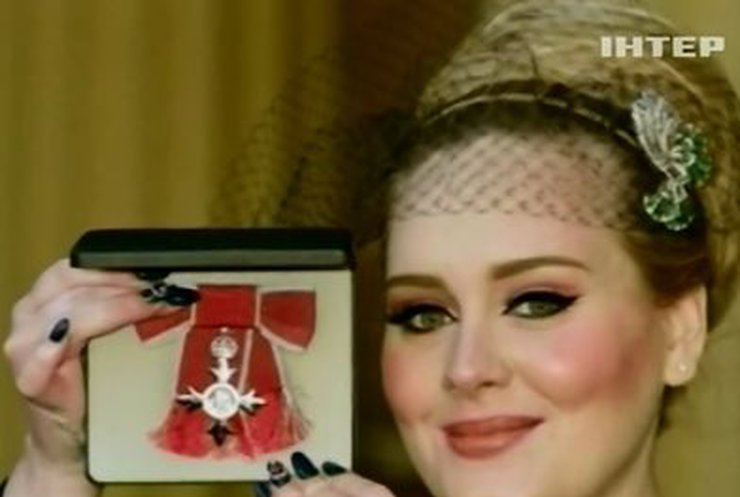 Певица Адель получила рыцарский орден