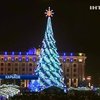 По всей Украине устанавливают новогодние елки