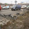 Студент-"мажор" на Mercedes снес ограждение в Харькове и сбежал