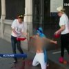 Femen устроили "кровавую" акцию возле церкви в Мадриде