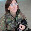 Итальянку-военную судят за спасение кошки в Косово