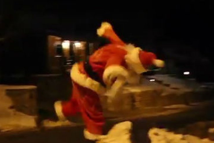 Санта-Клаус занялся паркуром