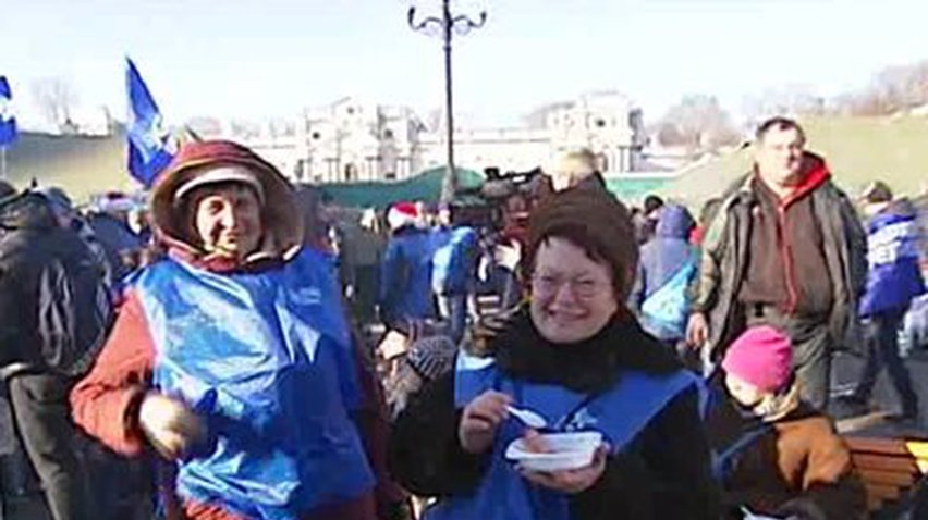 Сторонники Партии регионов покидают Мариинский парк