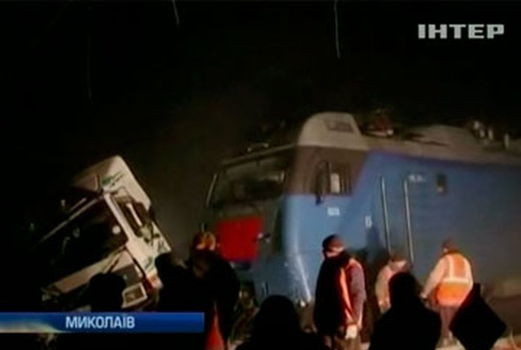 На Николаевщине поезд врезался в грузовик, у которого отказали тормоза