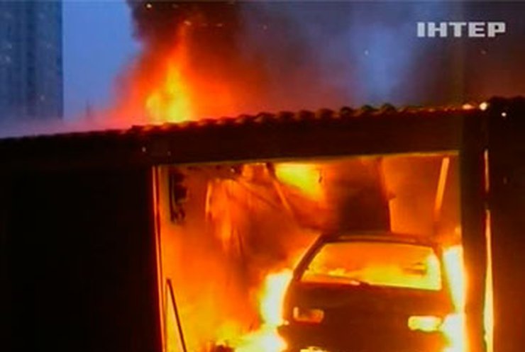 В Харькове ликвидировали масштабный пожар в гаражном кооперативе