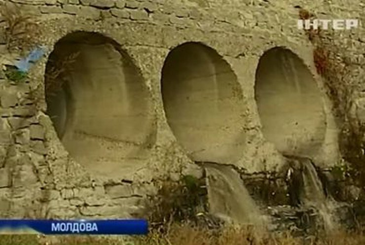 Молдова загрязнает украинский берег Днестра