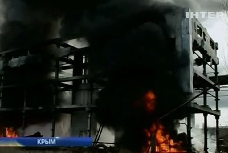 Более 200 спасателей боролись с пожаром в Крыму