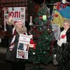 Тетя Тимошенко устроила новогодний концерт под окнами больницы