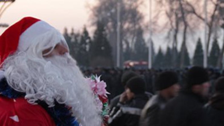 Студентам Таджикистана запретили устраивать новогодние вечеринки и делать подарки