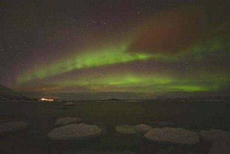 Северное сияние зажглось на небе Лапландии