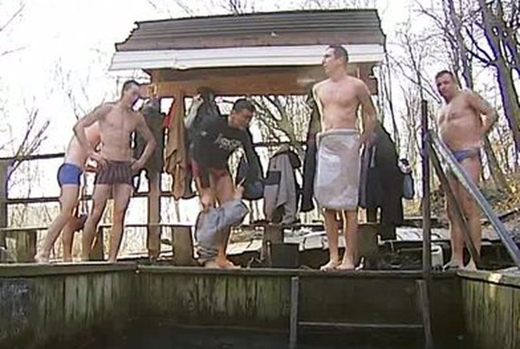Активисты хотят реставрировать целебный источник и купель в Киеве