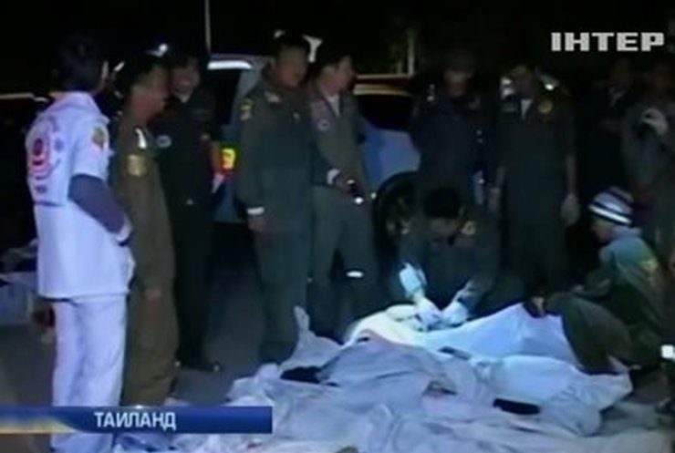 В Таиланде автобус сорвался в пропасть