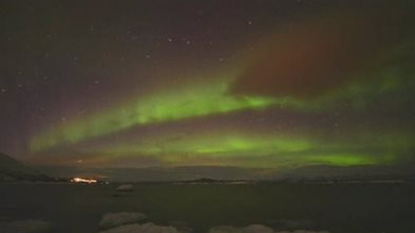 Северное сияние зажглось на небе Лапландии