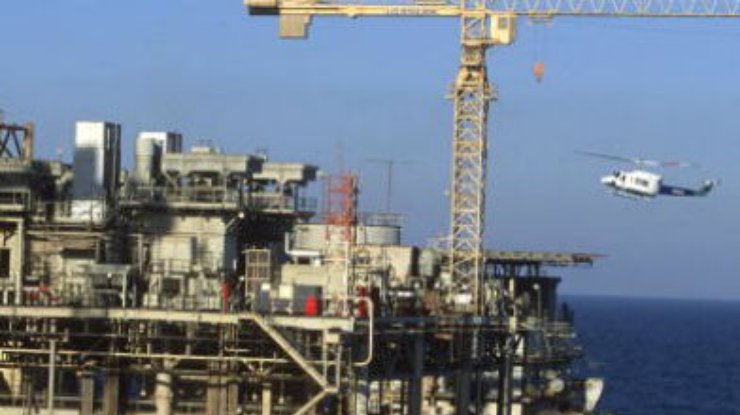 У берегов Саудовской Аравии затонула нефтяная платформа, рабочие пропали без вести