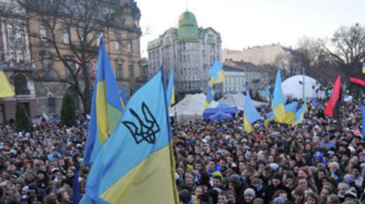 Две тысячи человек митингуют во Львове