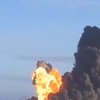 Поезд с нефтью сошел с рельсов и загорелся после столкновения в США