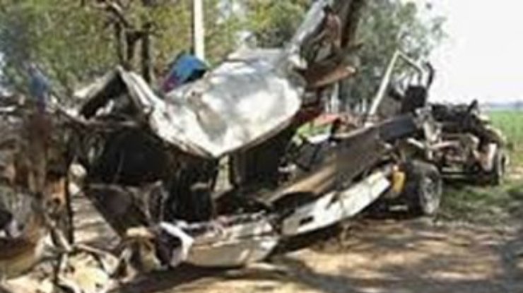 В Индии автобус с пассажирами рухнул в глубокое ущелье - 30 погибших