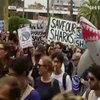 Тысячи австралийцев устроили на пляже митинг против уничтожения акул