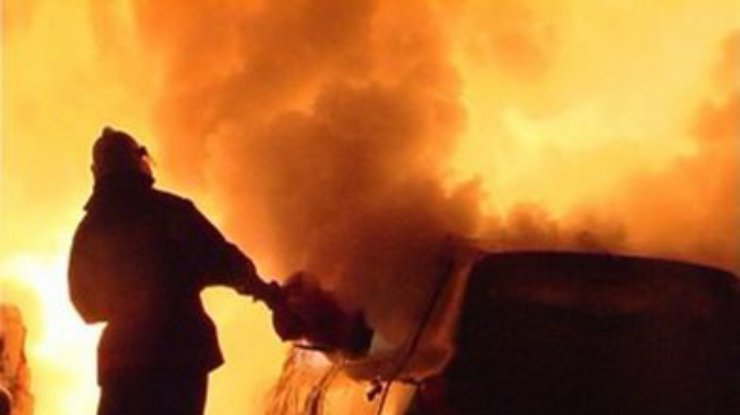 В Тернополе неизвестные подожгли автомобиль депутата горсовета