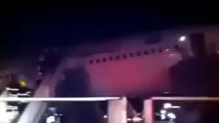 В Саудовской Аравии экстренно сел лайнер. Пострадали 29 человек