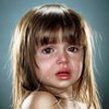 Мать насиловала 3-летних дочерей перед зрителиями за деньги