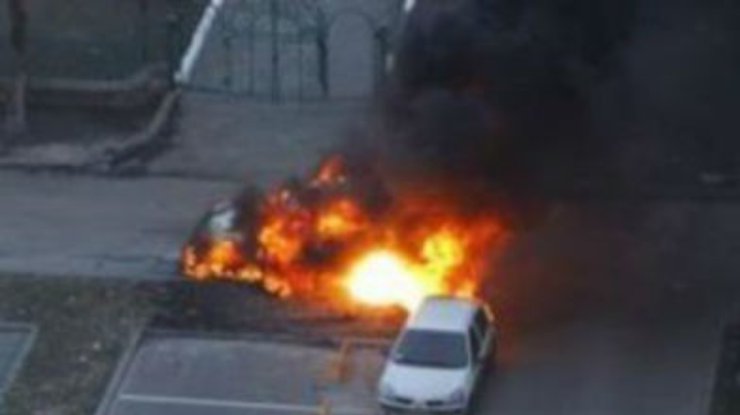 В Киеве взорвался внедорожник
