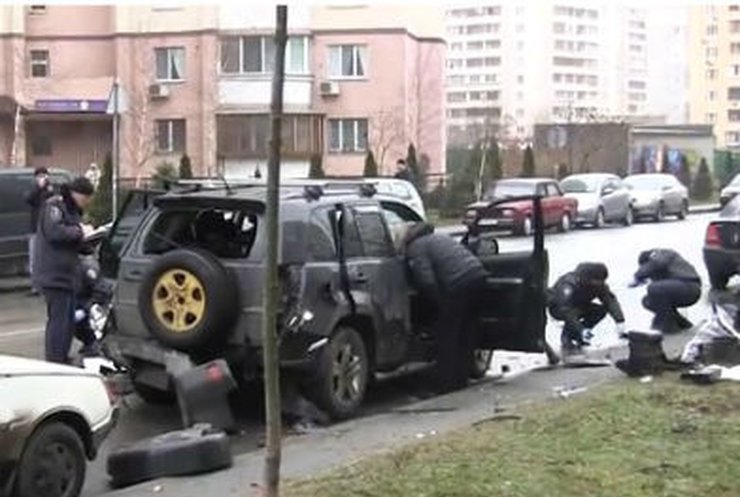 На месте взрыва авто в Киеве остатков взрывного устройства не нашли (видео)