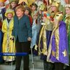 Ангела Меркель появилась на публике с костылями