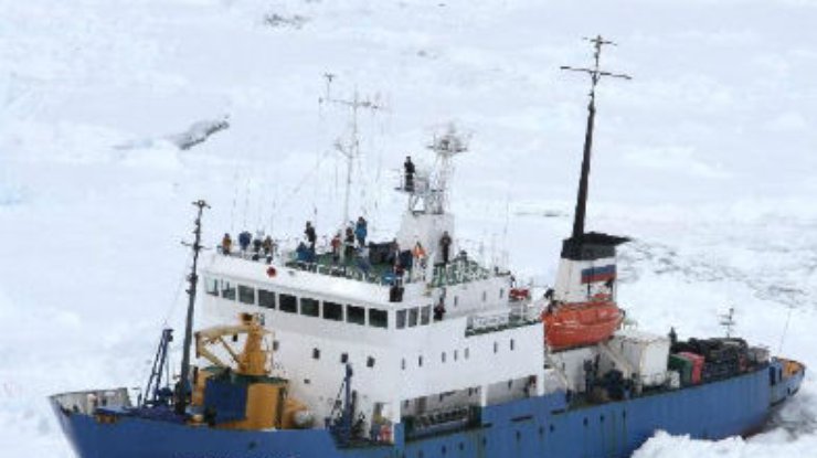 Российское судно "Академик Шокальский" вырвалось из ледового плена