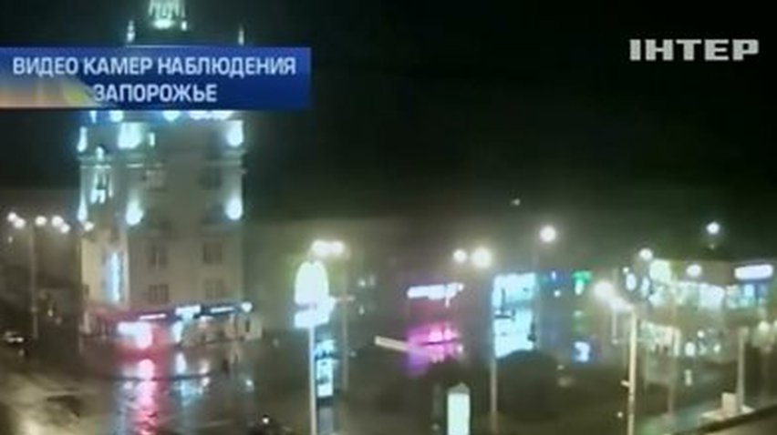 В Запорожье легковой автомобиль врезался в маршрутку