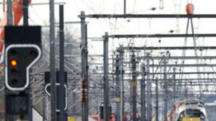 Поезд с нефтью сошел с рельсов в Канаде: Жителей ближайшей деревни эвакуируют (обновлено)