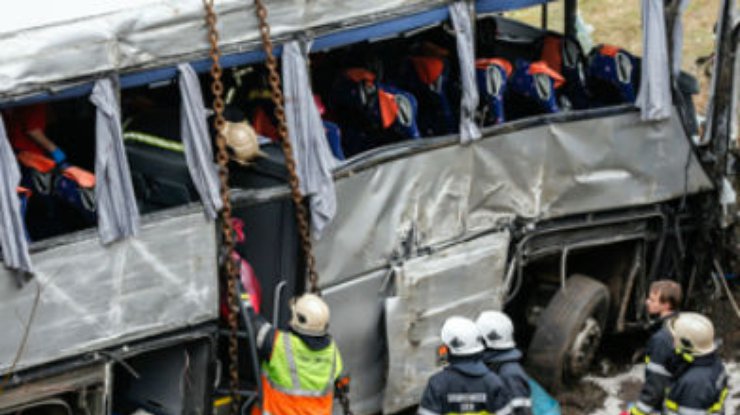 В Германии перевернулся автобус со школьниками