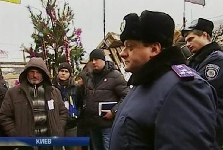 Активисты ограбили волонтеров на Майдане