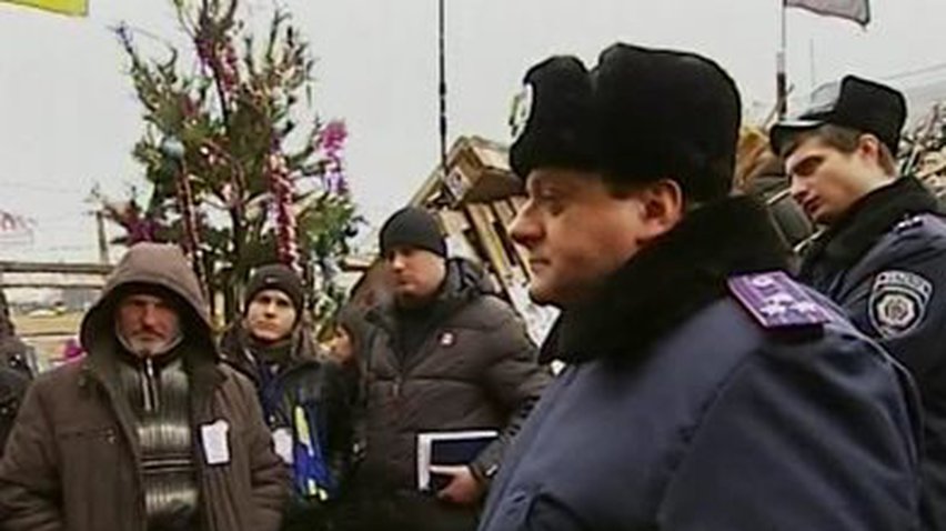 Активисты ограбили волонтеров на Майдане