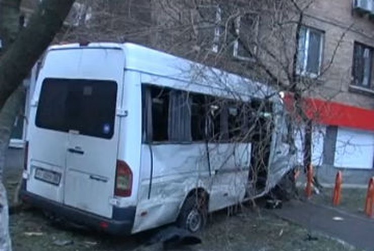 В Киеве такси влетело в маршрутку