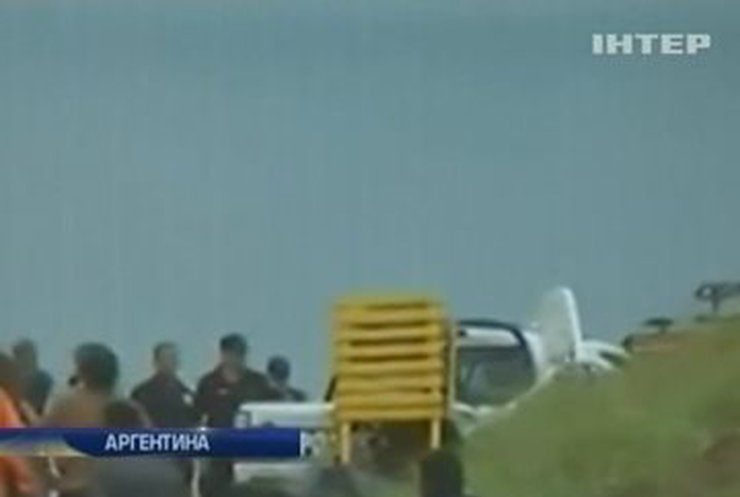 Удар молнии убил троих туристов на пляже в Аргентине