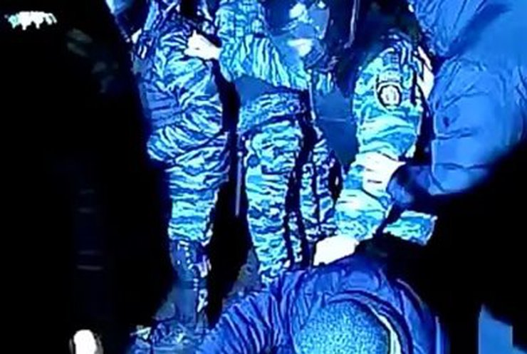 Потасовка между протестующими и "Беркутом" возле суда в Киеве: Новые подробности (видео)
