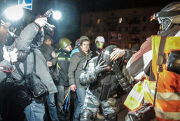 Во время столкновений в Киеве пострадали около 20-ти беркутовцев