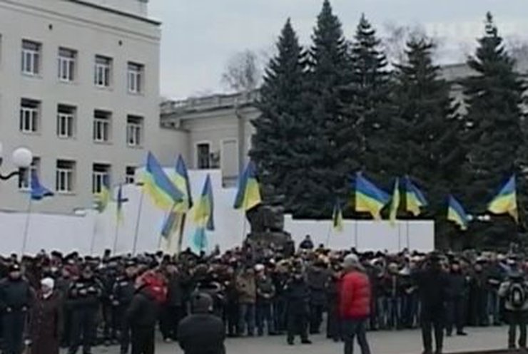 В Харькове митинговали сторонники президента и Партии регионов