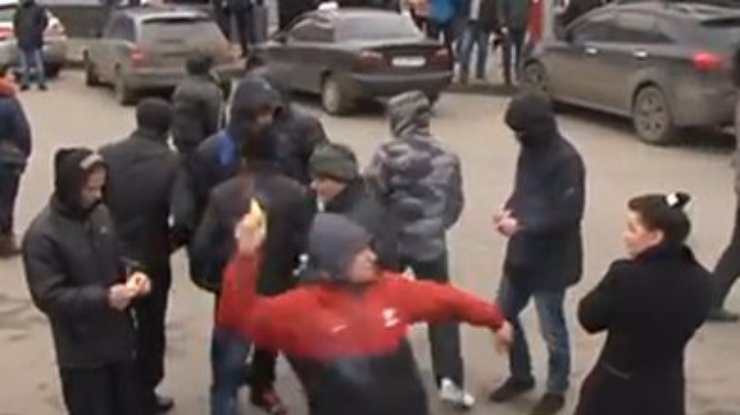 Майдан в Харькове: На задержанных за бросание петард составили админпротоколы