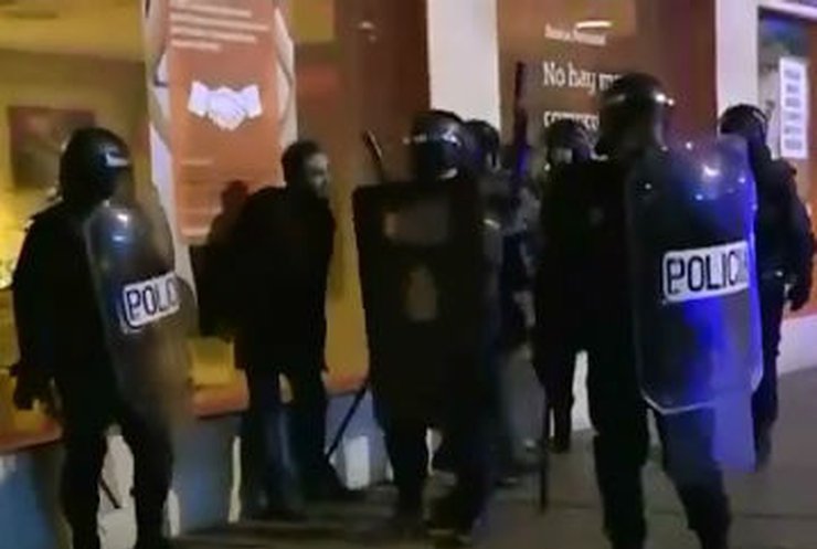 Митинг в испанском Бургосе завершился дракой с полицией