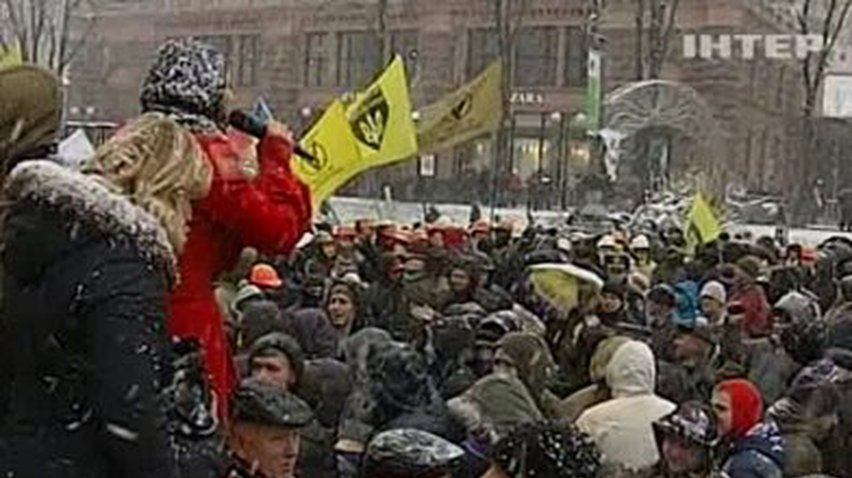 Киевляне сегодня пытались разобрать баррикады на Майдане
